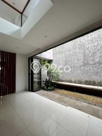 Dijual Rumah Luas Elegan Dengan View Eksklusif di Lebak Bulus, Jakarta Selatan Dijual Rumah Luas Elegan Dengan View Eksklusif di Lebak Bulus, Jakarta Selatan