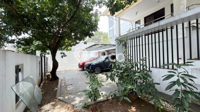For Sale! Luxury House LT 393m2 Desain Elegan di Lebak Bulus For Sale! Luxury House LT 393m2 Desain Elegan di Lebak Bulus