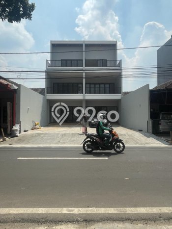 Untuk Dijual! Ruko di BSD Tangerang LT 125m2 / LB 200m2 Kawasan Strategis Untuk Dijual! Ruko di BSD Tangerang LT 125m2 / LB 200m2 Kawasan Strategis