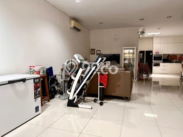 DIJUAL CEPAT! Rumah Siap Huni Lokasi Premium Sektor 1E-Gading Serpong, LT 135m² LB 215m² DIJUAL CEPAT! Rumah Siap Huni Lokasi Premium Sektor 1E-Gading Serpong, LT 135m² LB 215m²