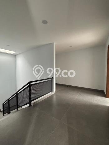 Ready to Use! Luxury House LT 358m2 Desain Modern di Alam Sutera Ready to Use! Luxury House LT 358m2 Desain Modern di Alam Sutera