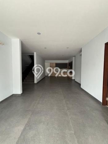 Ready to Use! Luxury House LT 358m2 Desain Modern di Alam Sutera Ready to Use! Luxury House LT 358m2 Desain Modern di Alam Sutera