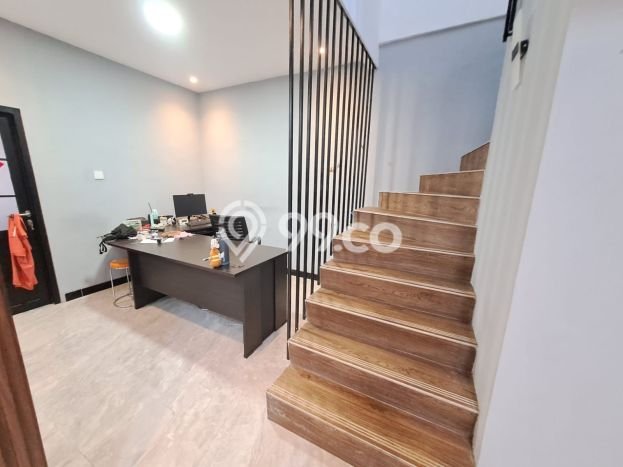 Rumah Modern 4 Kamar LT 200m2 di Villa Melati Mas Rumah Modern 4 Kamar LT 200m2 di Villa Melati Mas