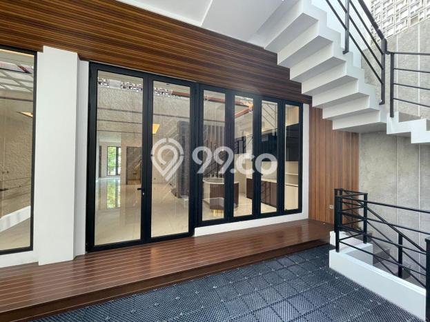 Dijual Rumah Luas Elegan Dengan View Cantik di Gading Serpong, Tangerang Dijual Rumah Luas Elegan Dengan View Cantik di Gading Serpong, Tangerang