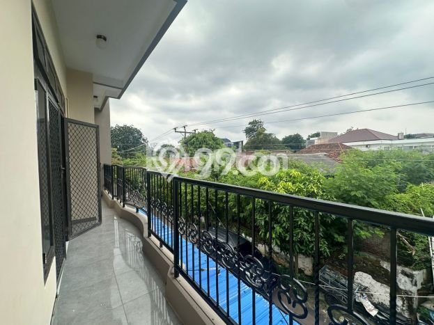 Disewakan Rumah Konsep Modern di Semarang Tengah Semarang dengan 5 KT Disewakan Rumah Konsep Modern di Semarang Tengah Semarang dengan 5 KT