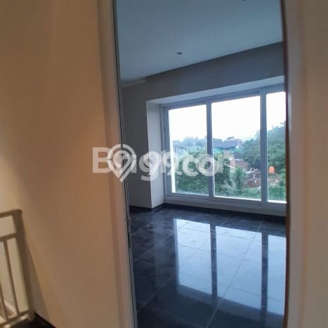 Rumah Strategis Modern Lb 550m2 di Ungaran Barat, Semarang Rumah Strategis Modern Lb 550m2 di Ungaran Barat, Semarang