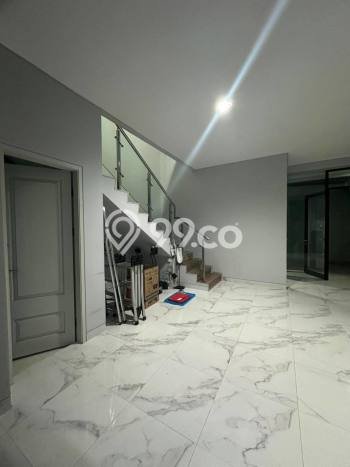 Ready to Use! Luxury House LT 160m2 Desain Modern di Pakuwon CIty Ready to Use! Luxury House LT 160m2 Desain Modern di Pakuwon CIty