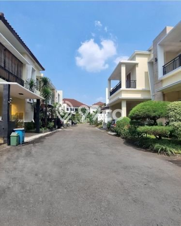 Siap Huni Rumah Mewah 4 Kamar di Cilandak Dekat ke Mana Saja Siap Huni Rumah Mewah 4 Kamar di Cilandak Dekat ke Mana Saja