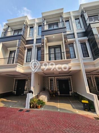 For Sale Rumah 4 Kamar Lokasi Ideal Bagus dan Strategis di Jagakarsa For Sale Rumah 4 Kamar Lokasi Ideal Bagus dan Strategis di Jagakarsa