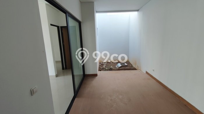 For Sale Hunian Rumah Terawat 4 KT di BSD City, Tangerang For Sale Hunian Rumah Terawat 4 KT di BSD City, Tangerang