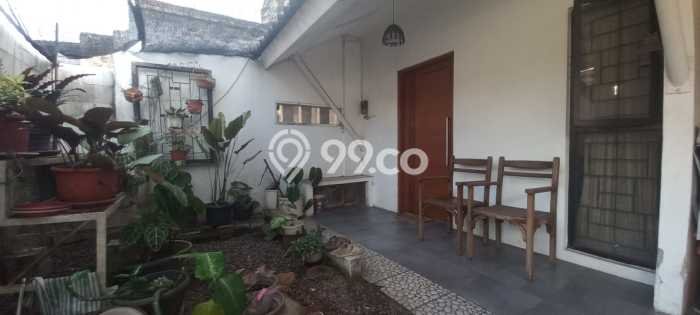 Rumah Strategis Modern Lb 180m2 di Ciputat, Tangerang Selatan Rumah Strategis Modern Lb 180m2 di Ciputat, Tangerang Selatan