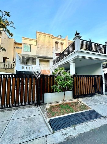 Hunian Mewah LB 200m2 Siap Pakai Desain Elegan di Ulujami, Jakarta Selatan Hunian Mewah LB 200m2 Siap Pakai Desain Elegan di Ulujami, Jakarta Selatan