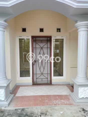 Disewakan Rumah Murah di Harapan Indah Bekasi dengan 8 Kamar Tidur Disewakan Rumah Murah di Harapan Indah Bekasi dengan 8 Kamar Tidur