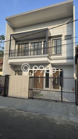 Ready to Use! Luxury House LT 180m2 Desain Elegan di BSD Ready to Use! Luxury House LT 180m2 Desain Elegan di BSD