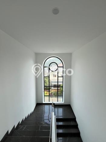 Dijual Rumah Mewah Elegan Dengan View Eksklusif di Alam Sutera, Tangerang Dijual Rumah Mewah Elegan Dengan View Eksklusif di Alam Sutera, Tangerang