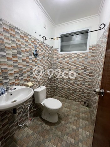 Dijual Hunian Rumah Terawat 4 Kamar di BSD, Tangerang Dijual Hunian Rumah Terawat 4 Kamar di BSD, Tangerang
