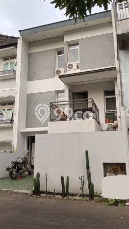 Rumah Luas Asri 3 KT Siap Pakai di Cinere Jakarta Selatan Rumah Luas Asri 3 KT Siap Pakai di Cinere Jakarta Selatan