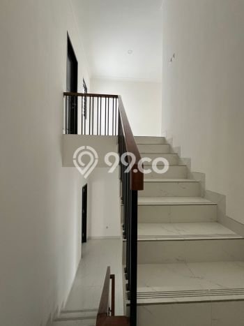 Siap Huni Hunian Elit 4 Kamar di Pancoran Dekat ke Mana Pun Siap Huni Hunian Elit 4 Kamar di Pancoran Dekat ke Mana Pun
