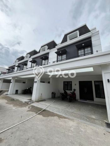 Siap Huni Hunian Elit 4 Kamar di Pancoran Dekat ke Mana Pun Siap Huni Hunian Elit 4 Kamar di Pancoran Dekat ke Mana Pun