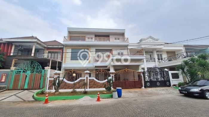 Rumah Mewah Siap Huni LT 264m2 di Cipondoh, Tangerang Rumah Mewah Siap Huni LT 264m2 di Cipondoh, Tangerang