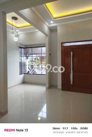 Ready to Use! Luxury House LT 200m2 Desain Modern di BSD Kencana Loka Ready to Use! Luxury House LT 200m2 Desain Modern di BSD Kencana Loka