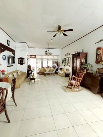 Rumah Mewah LB 350m2 Siap Pakai Desain Elegan di Cirendeu, Jakarta Selatan Rumah Mewah LB 350m2 Siap Pakai Desain Elegan di Cirendeu, Jakarta Selatan