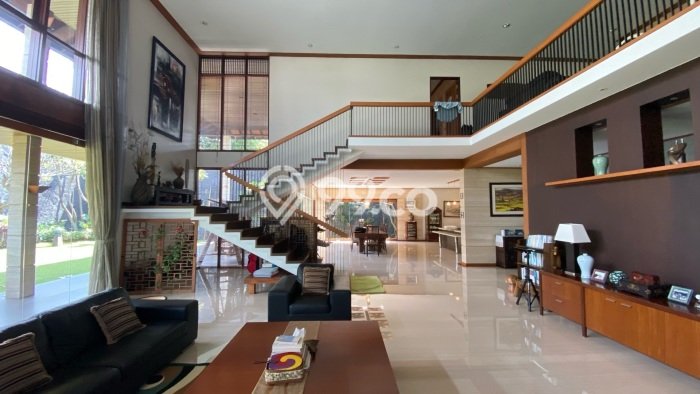 Rumah Mewah LB 850m2 Siap Pakai Desain Elegan di Setra Duta, Bandung Rumah Mewah LB 850m2 Siap Pakai Desain Elegan di Setra Duta, Bandung