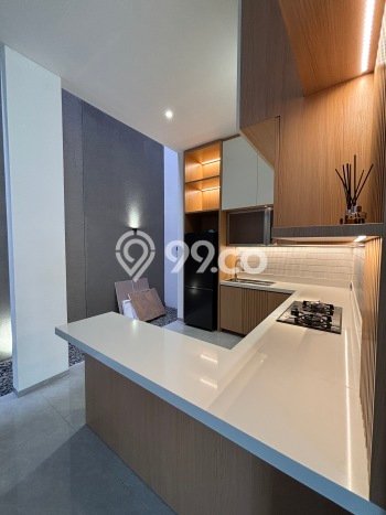 Rumah Mewah LB 140m2 Siap Pakai Desain Elegan di Setra Duta, Bandung Rumah Mewah LB 140m2 Siap Pakai Desain Elegan di Setra Duta, Bandung