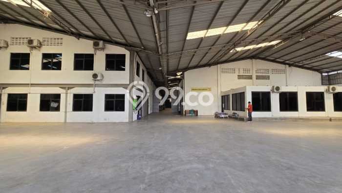 Gudang Disewa di Bandung dengan LB 4480m2 Area Komersial Ramai Gudang Disewa di Bandung dengan LB 4480m2 Area Komersial Ramai