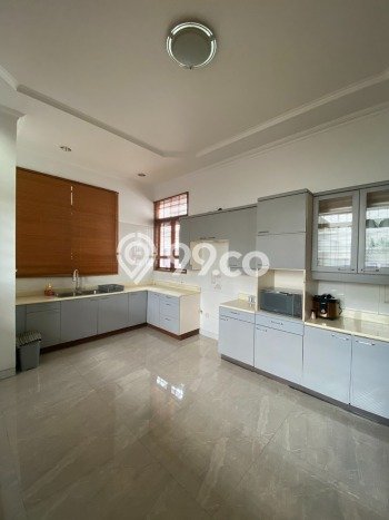 Rumah Elit LB 750m2 Siap Pakai Desain Elegan di Setiabudi, Bandung Rumah Elit LB 750m2 Siap Pakai Desain Elegan di Setiabudi, Bandung
