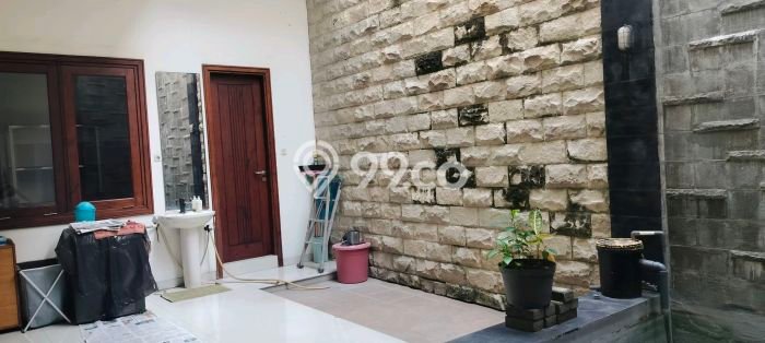 Rumah Mewah Dijual LT 200m2 di Mulyorejo, Surabaya Rumah Mewah Dijual LT 200m2 di Mulyorejo, Surabaya