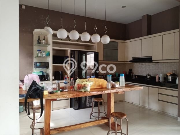 Rumah Mewah dengan Luas Tanah 300m2m² di Lingkungan Asri Mulyorejo, Surabaya Rumah Mewah dengan Luas Tanah 300m2m² di Lingkungan Asri Mulyorejo, Surabaya