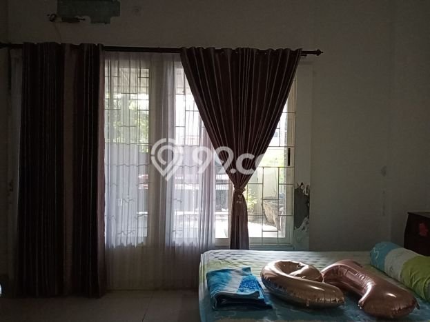 Rumah Mewah dengan Luas Tanah 300m2m² di Lingkungan Asri Mulyorejo, Surabaya Rumah Mewah dengan Luas Tanah 300m2m² di Lingkungan Asri Mulyorejo, Surabaya
