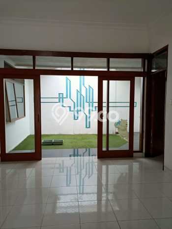 Rumah Disewakan Bandung LT 240m2 LB 150m2 Kawasan Singgasana Rumah Disewakan Bandung LT 240m2 LB 150m2 Kawasan Singgasana