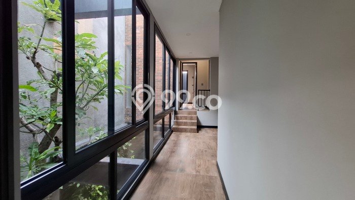 Rumah LT 144m² / LB 350m² Dekat Kampus di Kebayoran Lama, Jakarta Selatan Rumah LT 144m² / LB 350m² Dekat Kampus di Kebayoran Lama, Jakarta Selatan