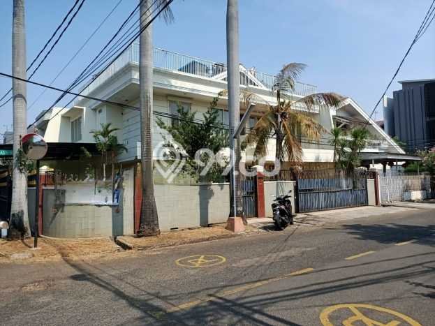 Hunian Eksklusif Siap Huni LT 221m2 di Kelapa Gading, Jakarta Utara Hunian Eksklusif Siap Huni LT 221m2 di Kelapa Gading, Jakarta Utara