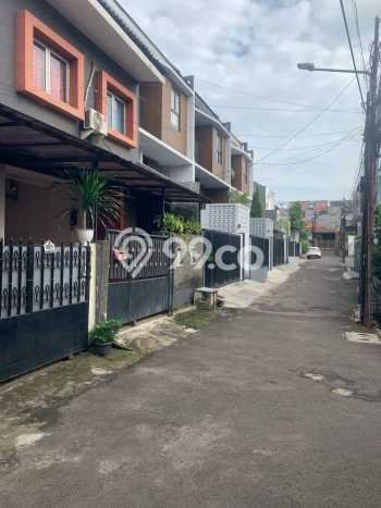 Rumah Elit Modern Tanpa Renovasi di Ragunan Jakarta Selatan Rumah Elit Modern Tanpa Renovasi di Ragunan Jakarta Selatan