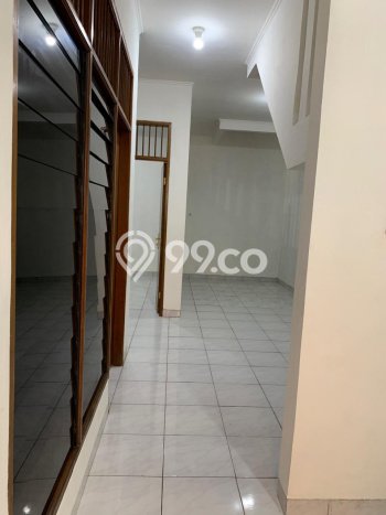 KESEMPATAN TERBAIK! Rumah area Tomang, 4 KT, Siap Huni, Luas 90m² Bangunan 144m² KESEMPATAN TERBAIK! Rumah area Tomang, 4 KT, Siap Huni, Luas 90m² Bangunan 144m²