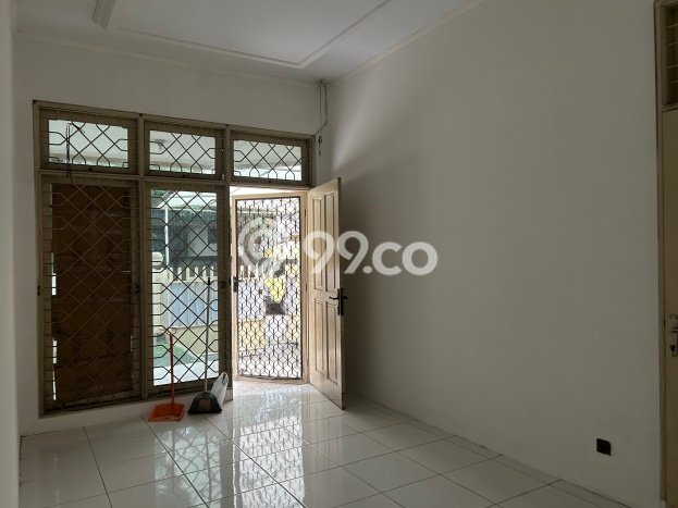 Hunian Mewah LB 240m2 Siap Pakai Desain Elegan di Tomang, Jakarta Barat Hunian Mewah LB 240m2 Siap Pakai Desain Elegan di Tomang, Jakarta Barat