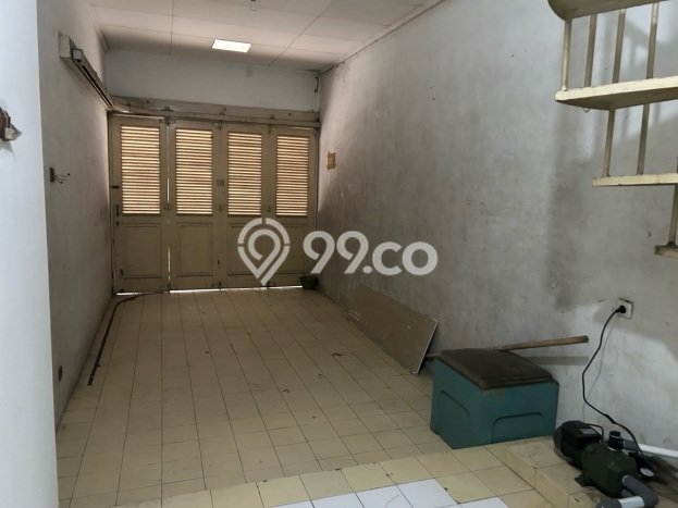 Hunian Mewah LB 240m2 Siap Pakai Desain Elegan di Tomang, Jakarta Barat Hunian Mewah LB 240m2 Siap Pakai Desain Elegan di Tomang, Jakarta Barat