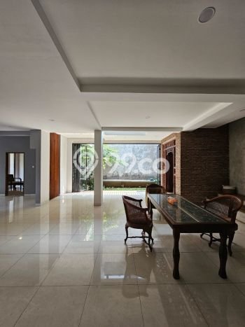 Rumah Elit Modern Tanpa Renovasi di Lebak Bulus Jakarta Selatan Rumah Elit Modern Tanpa Renovasi di Lebak Bulus Jakarta Selatan