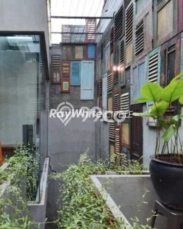 Dijual Rumah Luas Elegan Dengan View Eksklusif di Pondok Indah, Jakarta Selatan Dijual Rumah Luas Elegan Dengan View Eksklusif di Pondok Indah, Jakarta Selatan