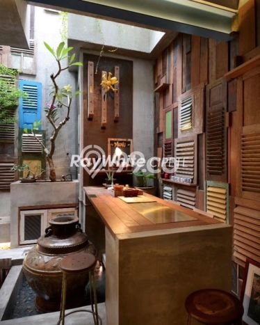 Dijual Rumah Luas Elegan Dengan View Eksklusif di Pondok Indah, Jakarta Selatan Dijual Rumah Luas Elegan Dengan View Eksklusif di Pondok Indah, Jakarta Selatan