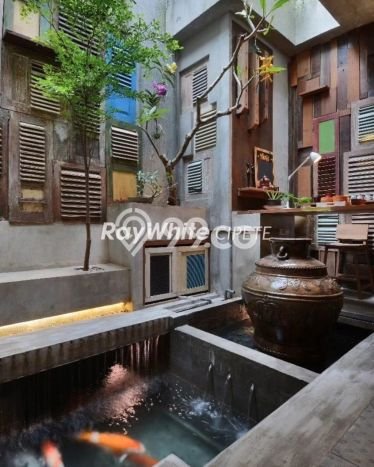 Dijual Rumah Luas Elegan Dengan View Eksklusif di Pondok Indah, Jakarta Selatan Dijual Rumah Luas Elegan Dengan View Eksklusif di Pondok Indah, Jakarta Selatan