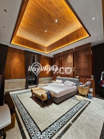 Dijual Rumah Luas Elegan Dengan View Eksklusif di Pondok Indah, Jakarta Selatan Dijual Rumah Luas Elegan Dengan View Eksklusif di Pondok Indah, Jakarta Selatan