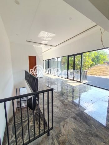 Dijual Hunian Mewah dengan Fasilitas Sekitar Komplit di Cilandak, Jakarta Selatan Dijual Hunian Mewah dengan Fasilitas Sekitar Komplit di Cilandak, Jakarta Selatan