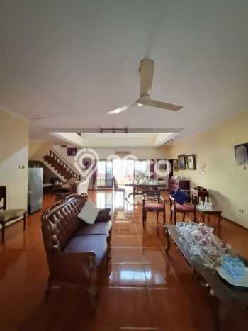 Ready to Use! Premium House LT 520m2 Desain Elegan di Cipete Ready to Use! Premium House LT 520m2 Desain Elegan di Cipete