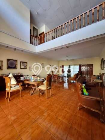 Ready to Use! Premium House LT 520m2 Desain Elegan di Cipete Ready to Use! Premium House LT 520m2 Desain Elegan di Cipete