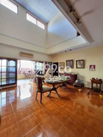 Ready to Use! Premium House LT 520m2 Desain Elegan di Cipete Ready to Use! Premium House LT 520m2 Desain Elegan di Cipete