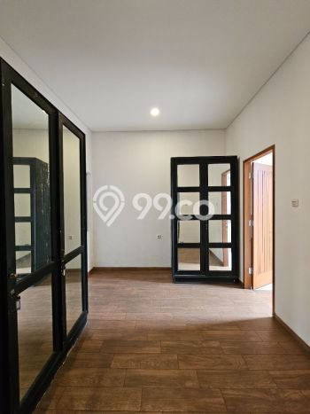 Rumah Elit Modern Tanpa Renovasi di Lebak Bulus Jakarta Selatan Rumah Elit Modern Tanpa Renovasi di Lebak Bulus Jakarta Selatan